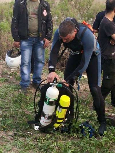 הכנות אחרונות לפני הכניסה למים.
